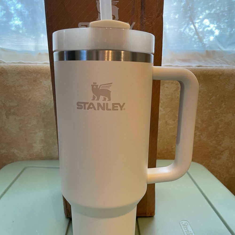 Cream Stanley 40oz Quencher Cup